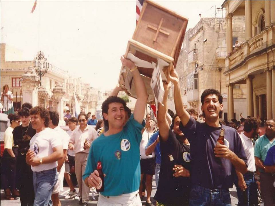 1990 supporters